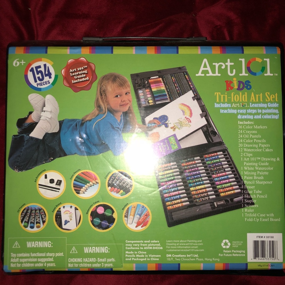 Tri-fold art set